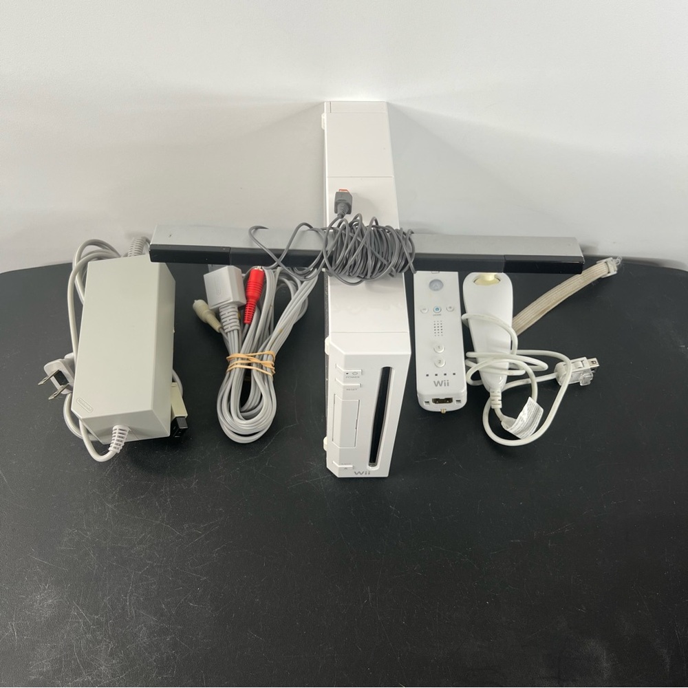 Nintendo Wii White Console System Bundle Lot W/ 13 Video Games Tested & Working